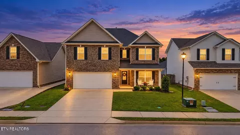 9273 Upstream Ln, Knoxville, TN 37931