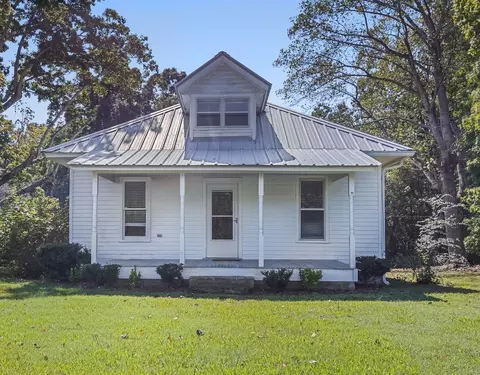 3 Albert Fentress Rd, Greenbrier, TN 37073