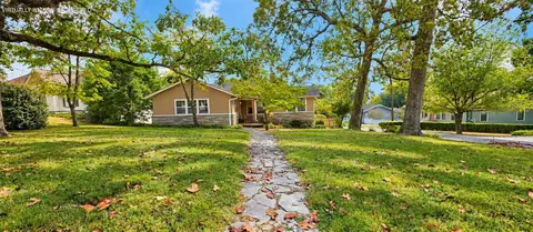 1008 S Crest Rd, Rossville, GA 30741