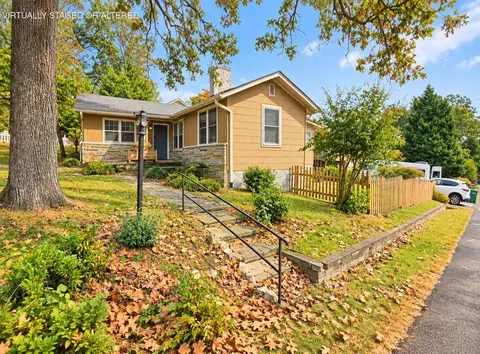 1008 S Crest Rd, Rossville, GA 30741