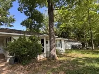 1421 Stone Dr, Rossville, GA 30741