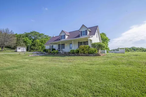 4464 Countryside W, Friendsville, TN 37737