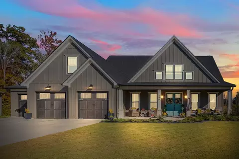 290 Pine Lakes Dr, Ringgold, GA 30736