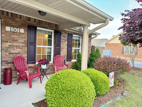 1501 Applebrook Dr, Rossville, GA 30741