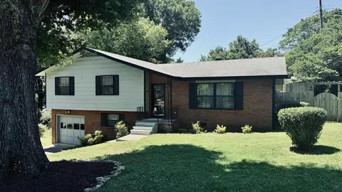 1368 Polaris Dr, Hixson, TN 37343
