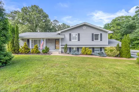 1301 N Glen Dr, Hixson, TN 37343