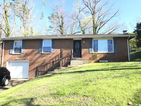 38 Kriswood Dr, Rossville, GA 30741