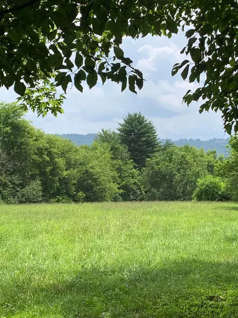 6880 Snow Hill Rd, Ooltewah, TN 37363