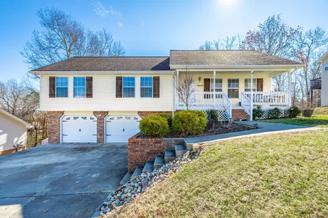 6806 Sawtooth Dr, Ooltewah, TN 37363