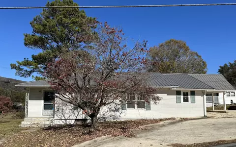 369 E Illinois Ave, Whitwell, TN 37397