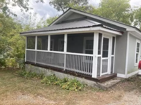 114 1st St, Rossville, GA 30741