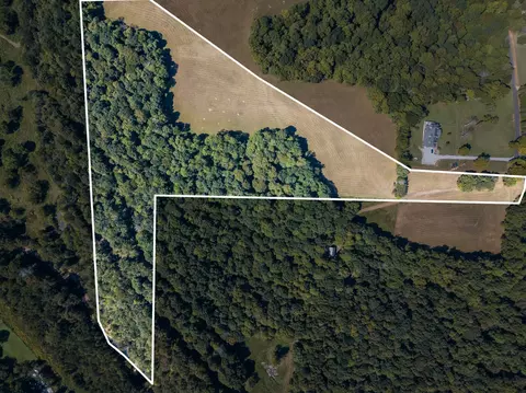 4 Albert Fentress Rd, Greenbrier, TN 37073