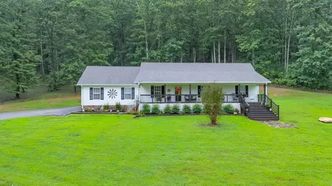 2163 Red Leaf Ln, Soddy Daisy, TN 37379