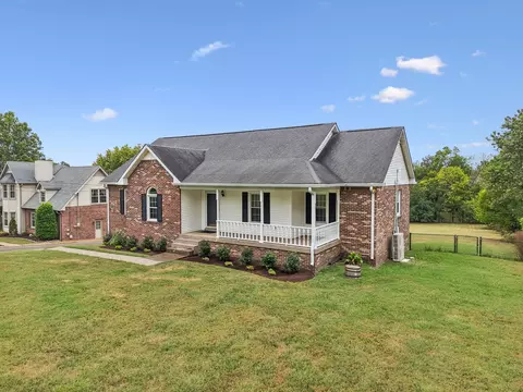 1017 Newmans Trl, Hendersonville, TN 37075