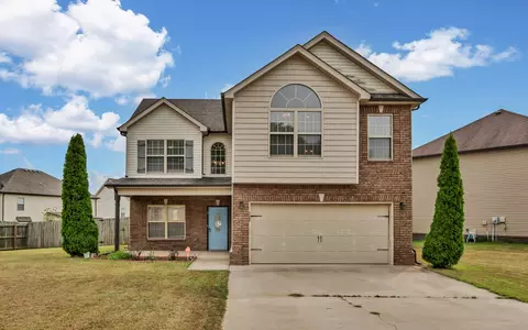 708 Sturdivant Dr, Clarksville, TN 37042