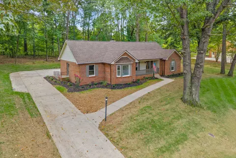 930 Ridgewood Dr, Clarksville, TN 37043