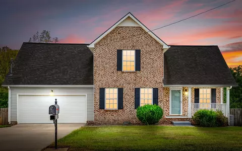 2498 Elkmont Dr, Clarksville, TN 37040