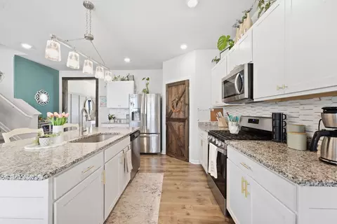 Kitchen - 105 William Dylan Dr, Murfreesboro, TN 37129 photo 2 of 3