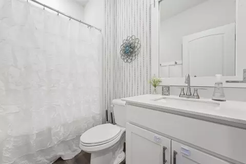 Bath - 105 William Dylan Dr, Murfreesboro, TN 37129 photo 1 of 4