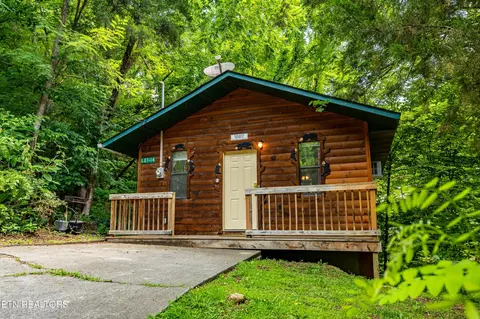 2036 Ridge Rd #14, Pigeon Forge, TN 37863