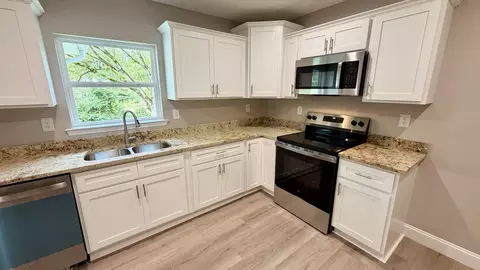 Kitchen - 497 Five Points Rd, Dayton, TN 37321 photo 2 of 4