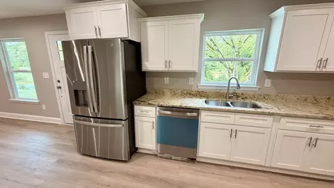 Kitchen - 497 Five Points Rd, Dayton, TN 37321 photo 3 of 4