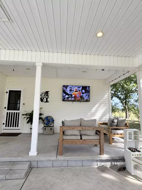Exterior - 400 Carrie Ln, Loretto, TN 38469 photo 4 of 6