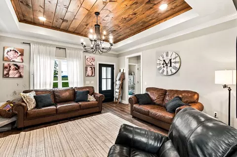 Living - 400 Carrie Ln, Loretto, TN 38469 photo 4 of 4