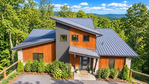 2430 Cove Mountain Ln, Sevierville, TN 37862