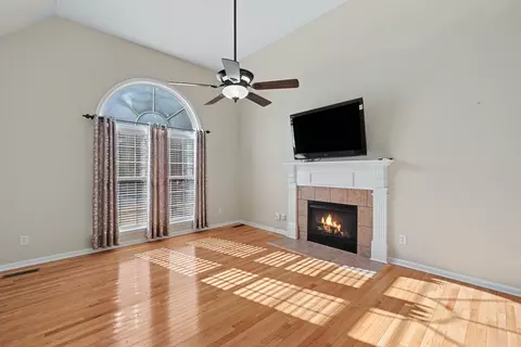 Living - 3037 Brookside Path, Murfreesboro, TN 37128 photo 3 of 4