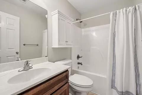 Bath - 3037 Brookside Path, Murfreesboro, TN 37128 photo 3 of 4