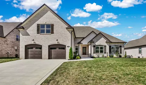 390 Young Ln, Pleasant View, TN 37146