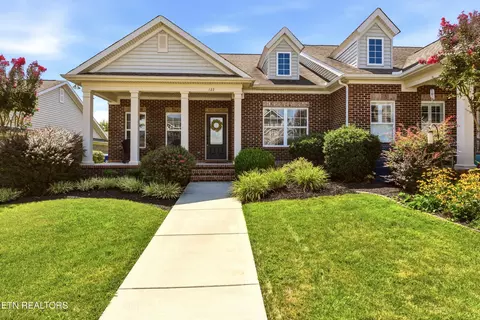 122 Hardinberry St, Oak Ridge, TN 37830