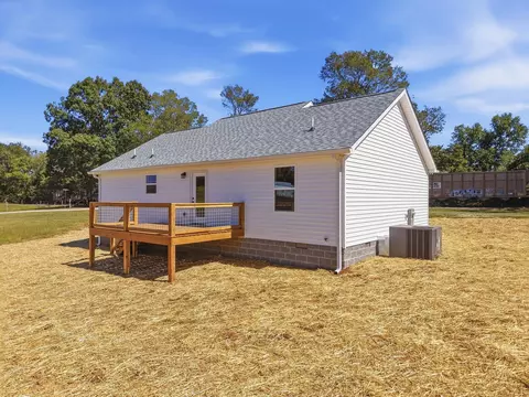 Exterior - 593 Doyle St, Doyle, TN 38559 photo 4 of 7