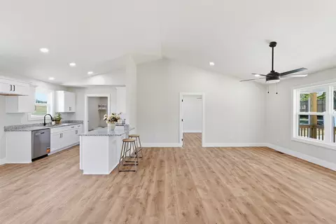 Living - 593 Doyle St, Doyle, TN 38559 photo 3 of 5