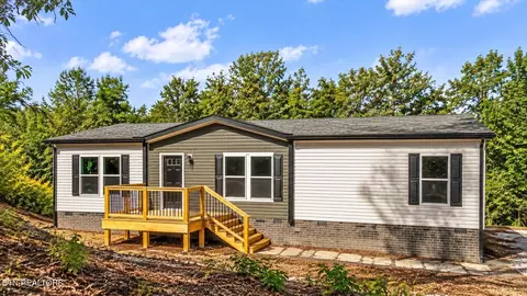3827 Demory Rd, La Follette, TN 37766