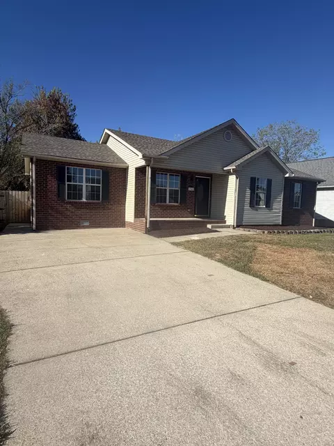 1940 Waterford Dr, Old Hickory, TN 37138