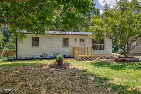 1831 Outer Dr, Lenoir City, TN 37771