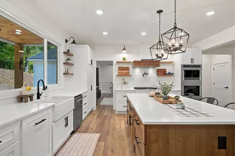 Kitchen - 112 Berry Rd, Dickson, TN 37055 photo 3 of 8