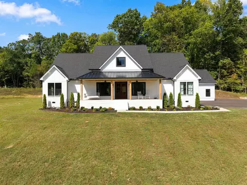 Exterior - 112 Berry Rd, Dickson, TN 37055 photo 3 of 12