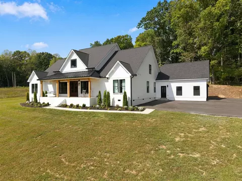 Exterior - 112 Berry Rd, Dickson, TN 37055 photo 5 of 12