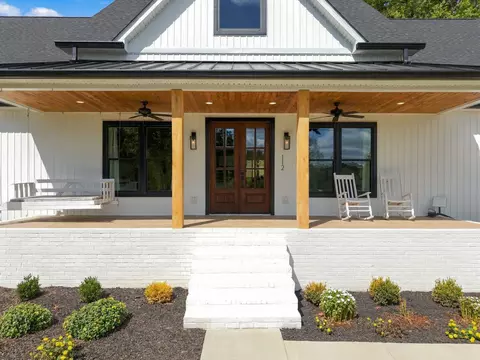 Exterior - 112 Berry Rd, Dickson, TN 37055 photo 8 of 12