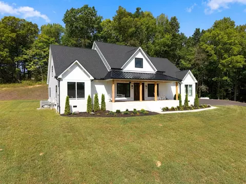 Exterior - 112 Berry Rd, Dickson, TN 37055 photo 4 of 12