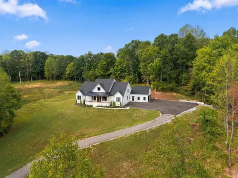 Exterior - 112 Berry Rd, Dickson, TN 37055 photo 1 of 12