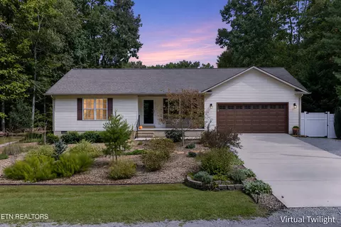 8165 Chief Red Cloud Dr, Crossville, TN 38572