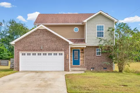 1002 Harding Dr, Clarksville, TN 37042