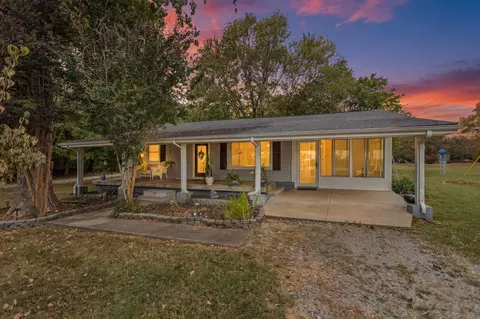 135 Mullins Chapel Rd, Shelbyville, TN 37160