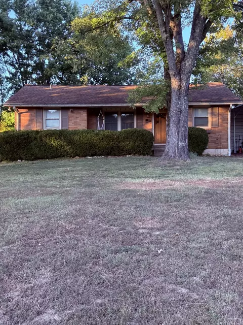 945 Bowling Branch Rd, Cottontown, TN 37048