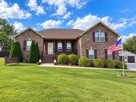 555 New Deal Potts Rd, Cottontown, TN 37048