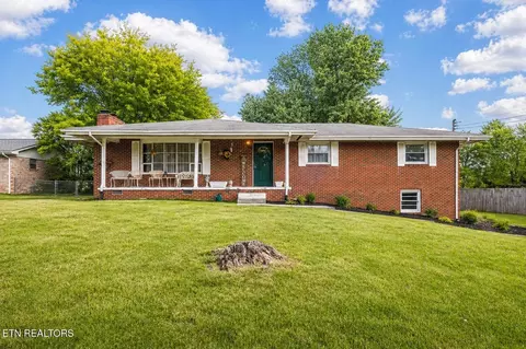 8012 Sharp Rd, Powell, TN 37849